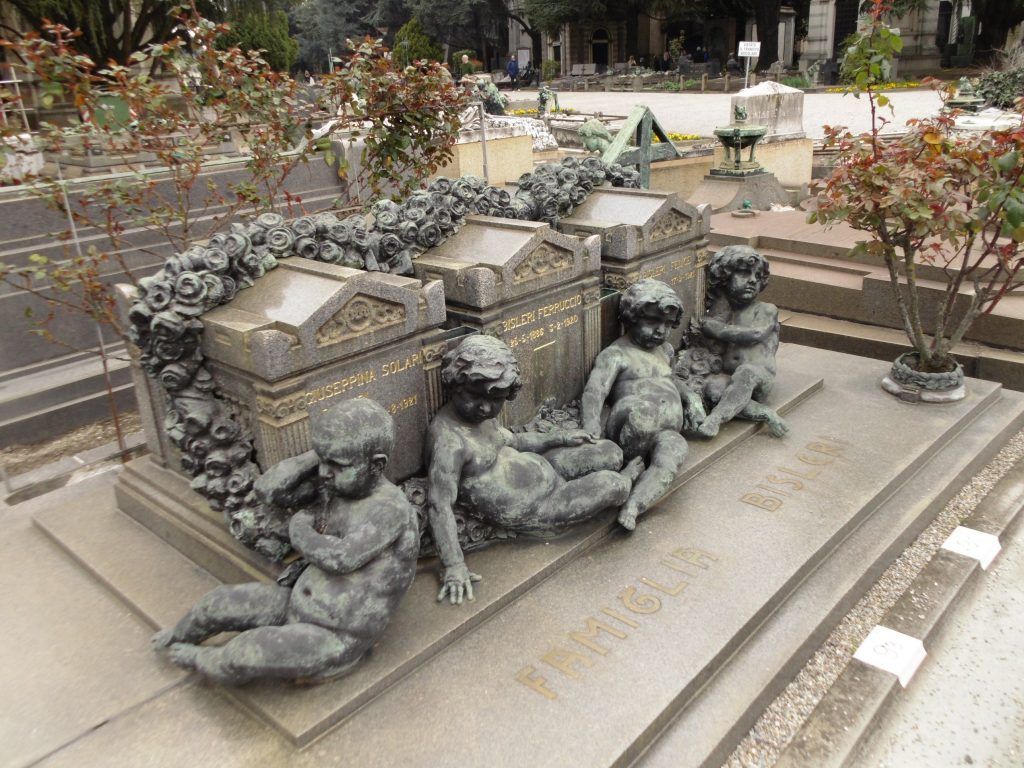 Tumba cimentero monumentale. Anabmon