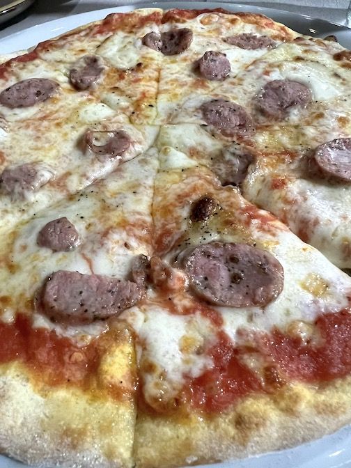 Pizza en Rosso pasta e pizza en qué ver y hacer en La Valeta