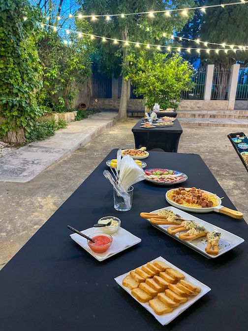 Cena catering CVTB8 en el jardín. Anabmon
