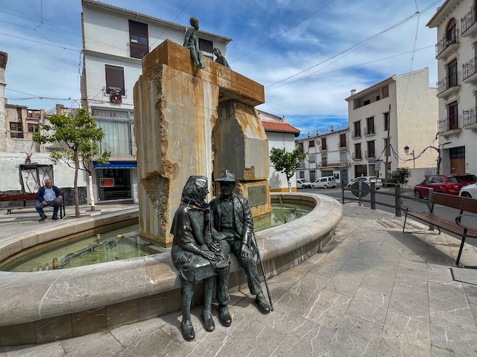 Monumento plaza ayuntamiento. Anabmon