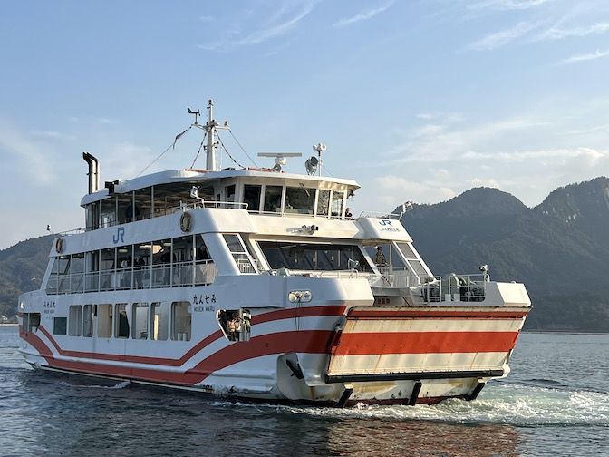 Ferry Miyajima. Anabmon