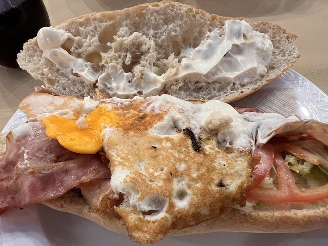 Almuerzo típico. Anabmon