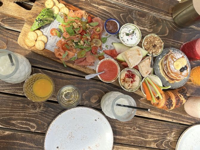 Brunch Wanderlust. Anabmon